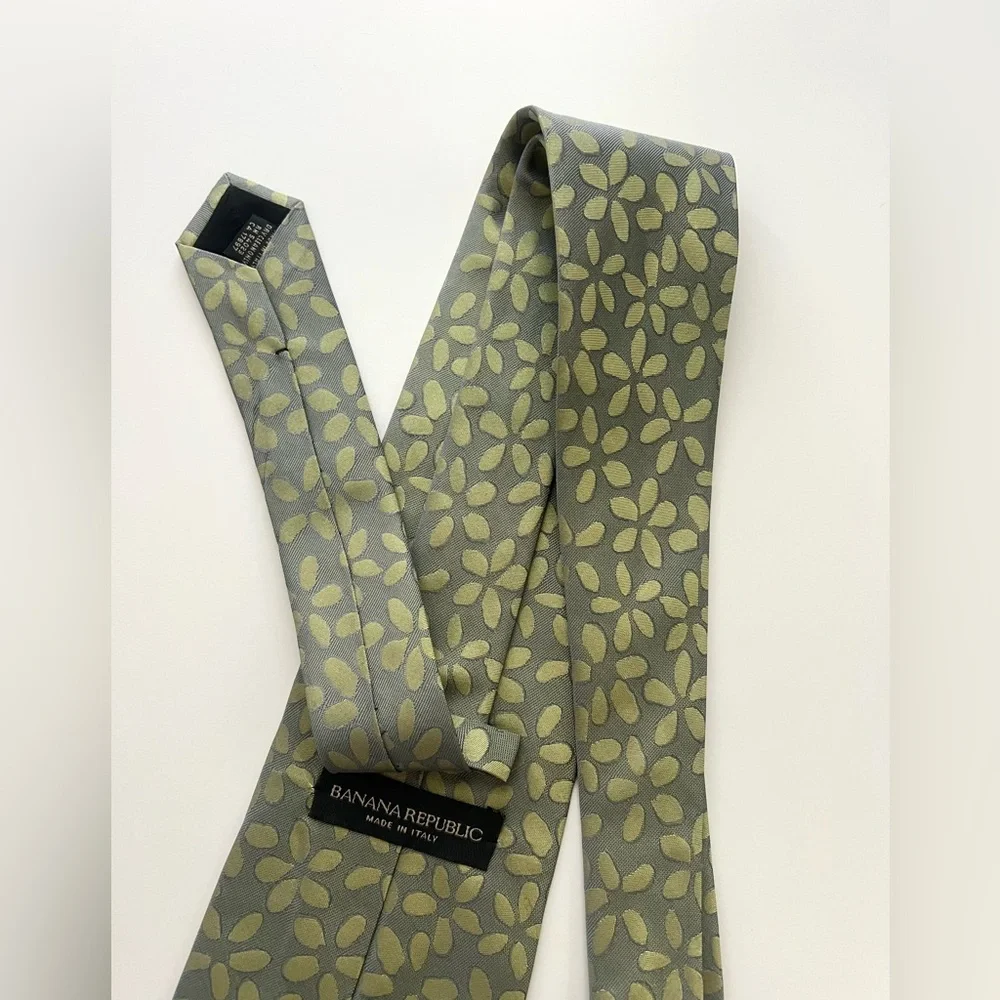 Banana Republic 100% Silk Made in Italy Necktie